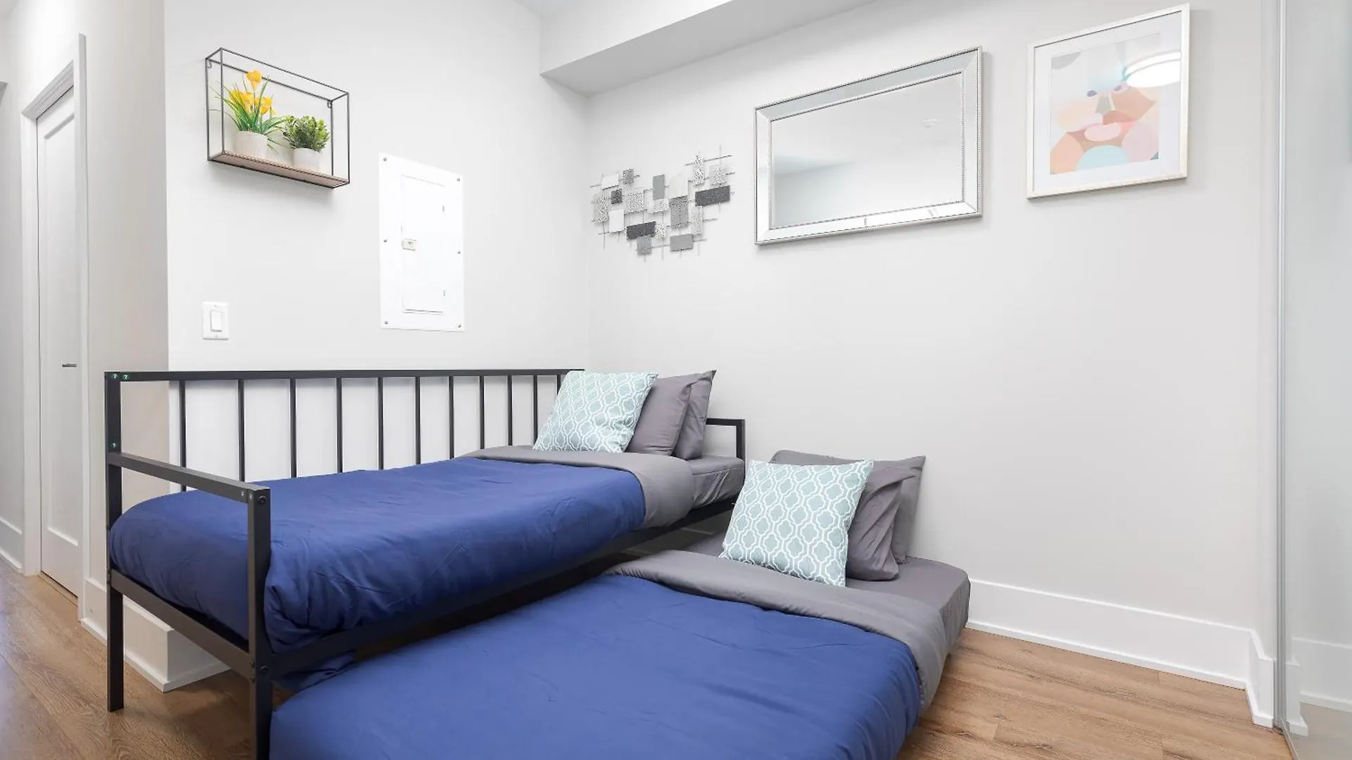 Perfect Condo Sleeps 4 Across From Cn Tower! Toronto
