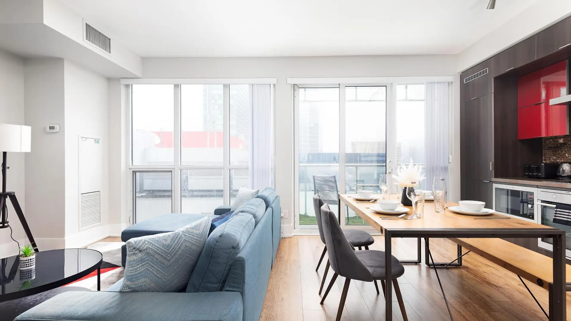 Perfect Condo Sleeps 4 Across From Cn Tower! Toronto Canada