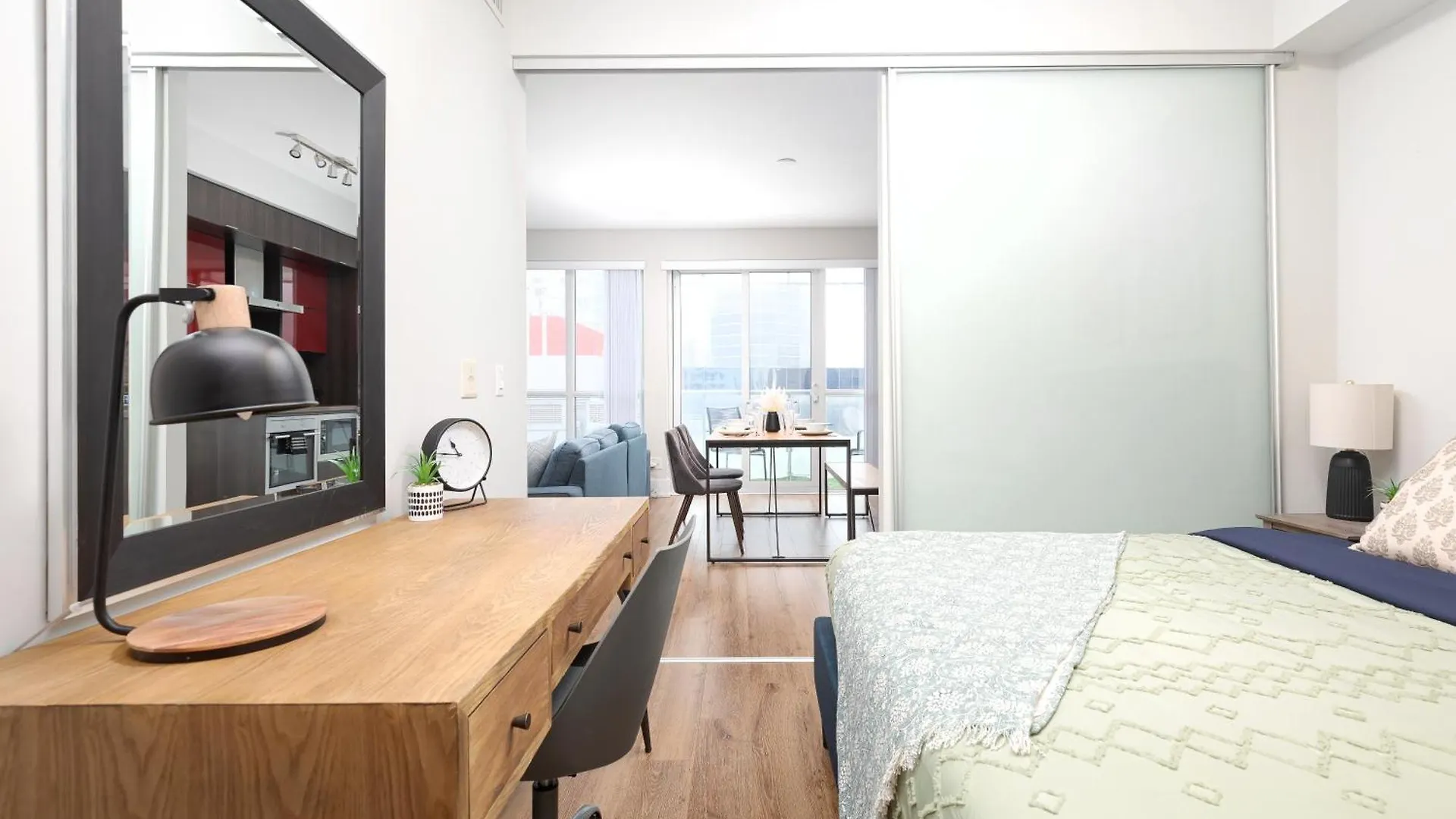 Perfect Condo Sleeps 4 Across From Cn Tower! Toronto