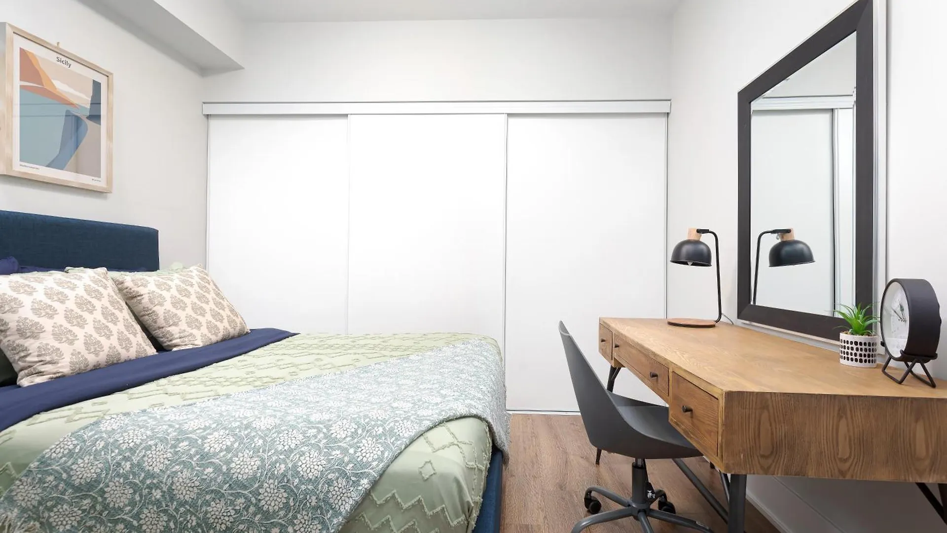 Perfect Condo Sleeps 4 Across From Cn Tower! Toronto Apartment