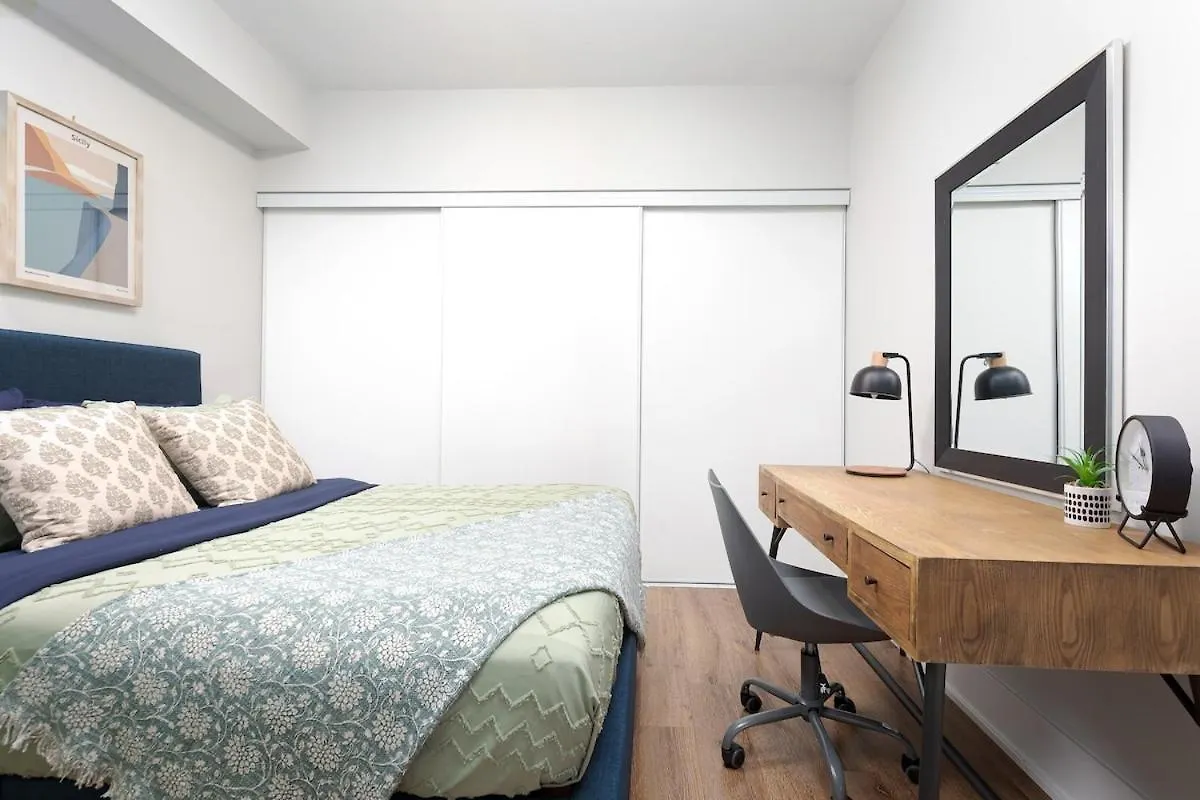 Perfect Condo Sleeps 4 Across From Cn Tower! Toronto
