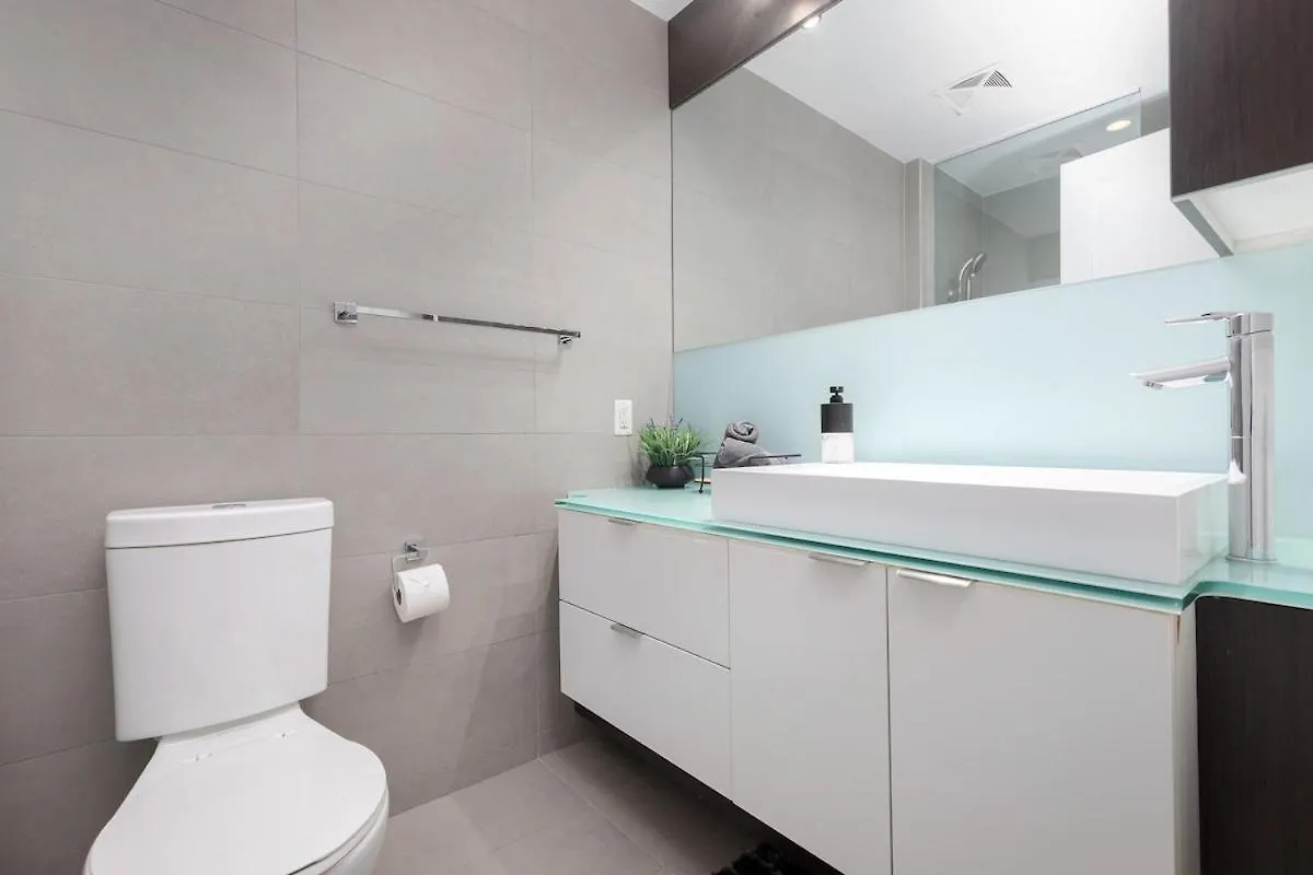Perfect Condo Sleeps 4 Across From Cn Tower! Toronto