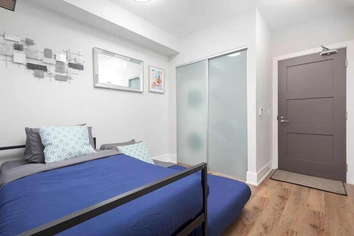 Perfect Condo Sleeps 4 Across From Cn Tower! Toronto 0*,  Canada