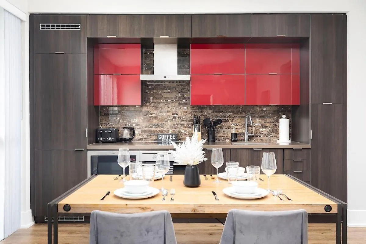 Perfect Condo Sleeps 4 Across From Cn Tower! Toronto Canada