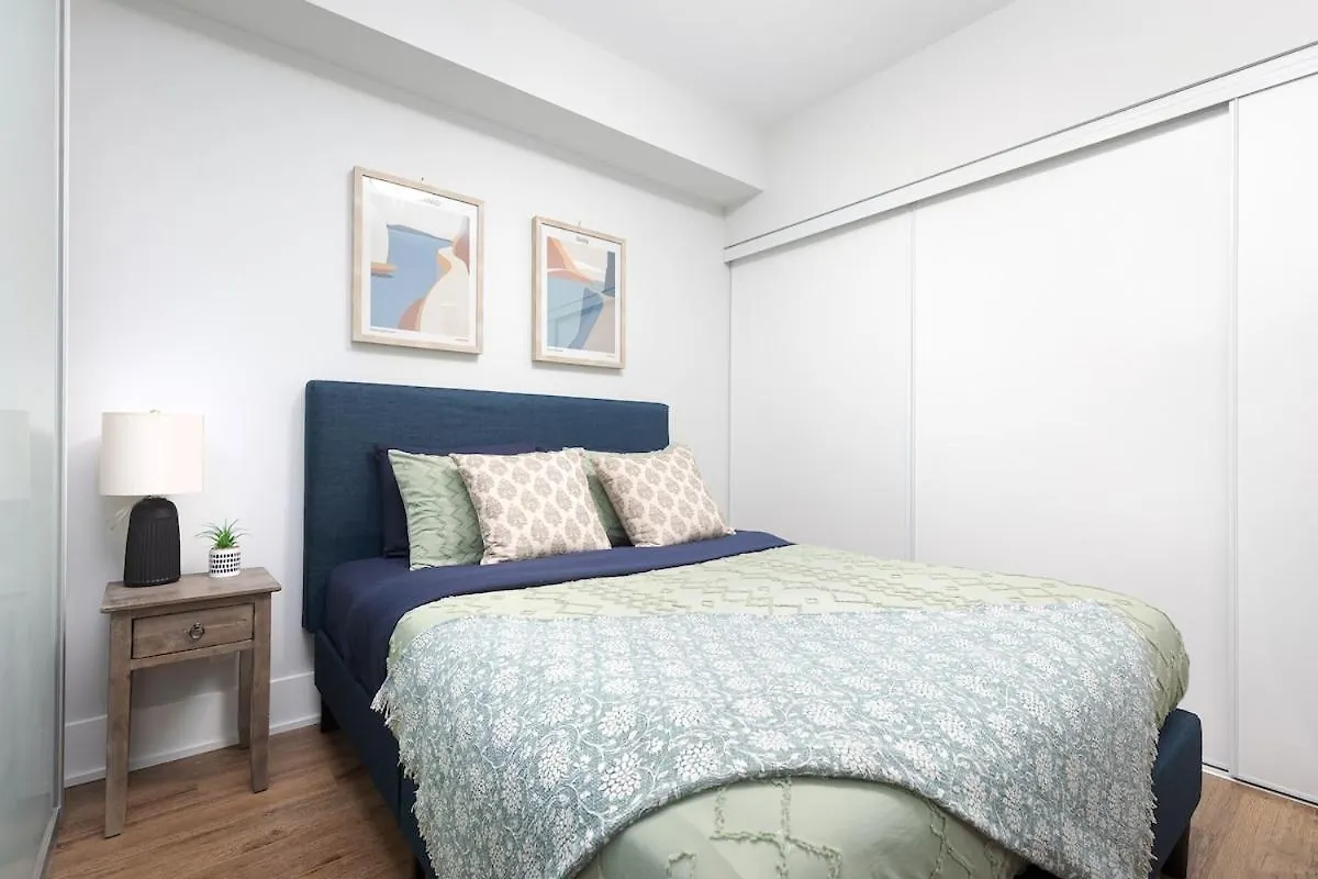 Perfect Condo Sleeps 4 Across From Cn Tower! Toronto Canada